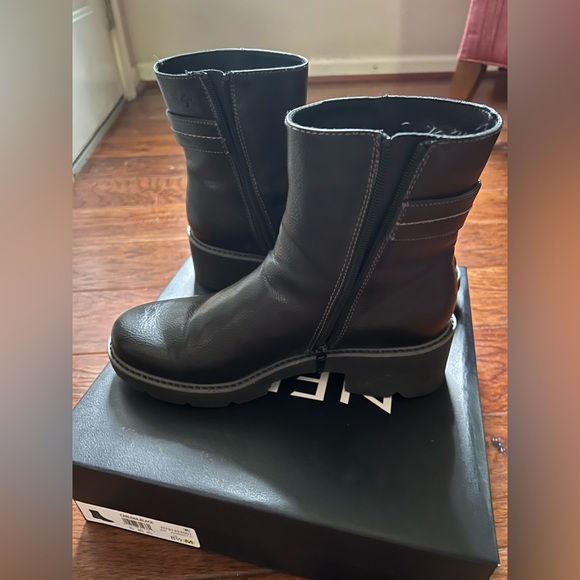 Naturalizer boots like new water resistant - Picture 5 of 7
